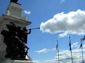Statue nuage
